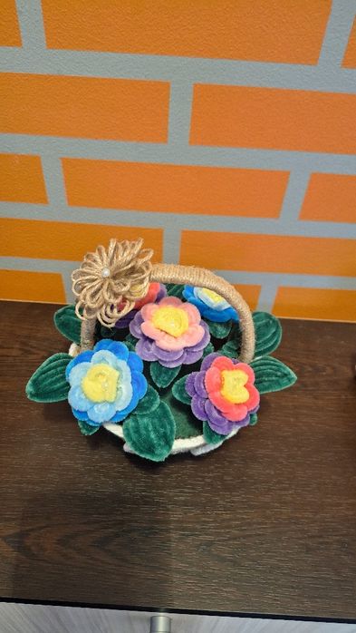 Aranjament floral din sarma plusata