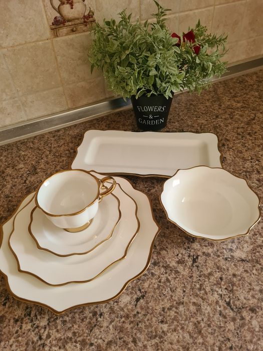 Столовый сервиз новый на 6 персон.