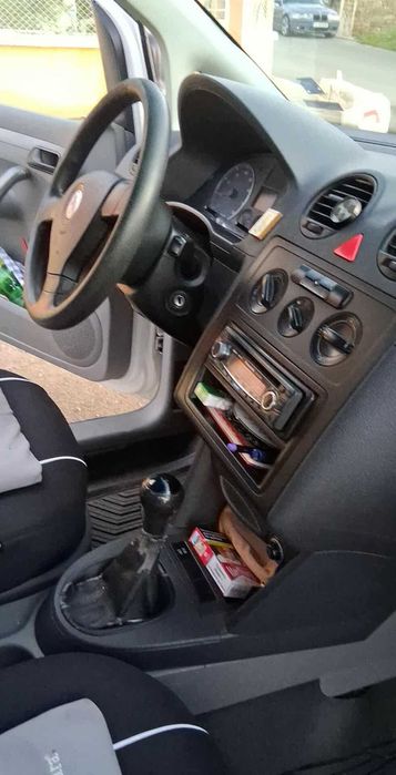 Продавам Caddy 2008