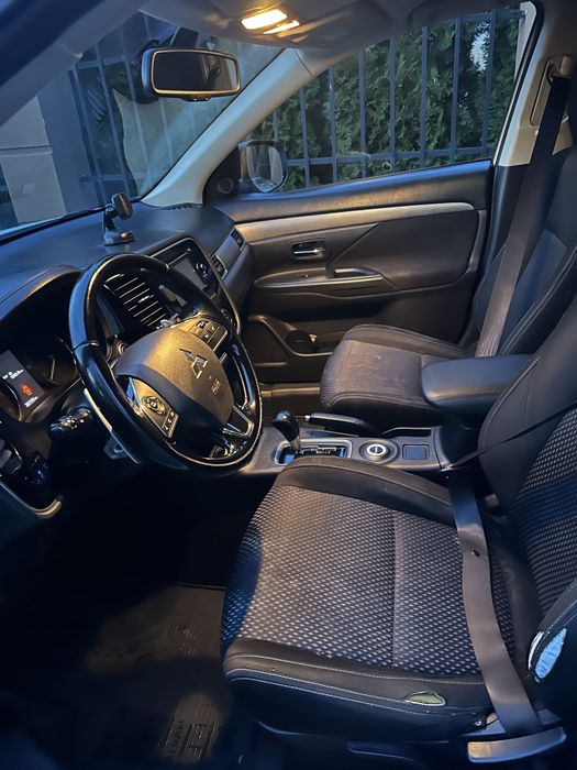 Mitubishi Outlander 4x4 2016 cu 7 locuri