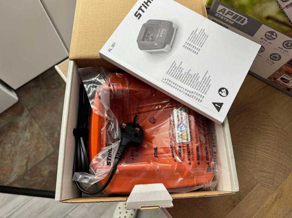 STIHL MSA 200 C-B,Акумулаторна резачка, зарядно, 2 батерии. Чисто нови