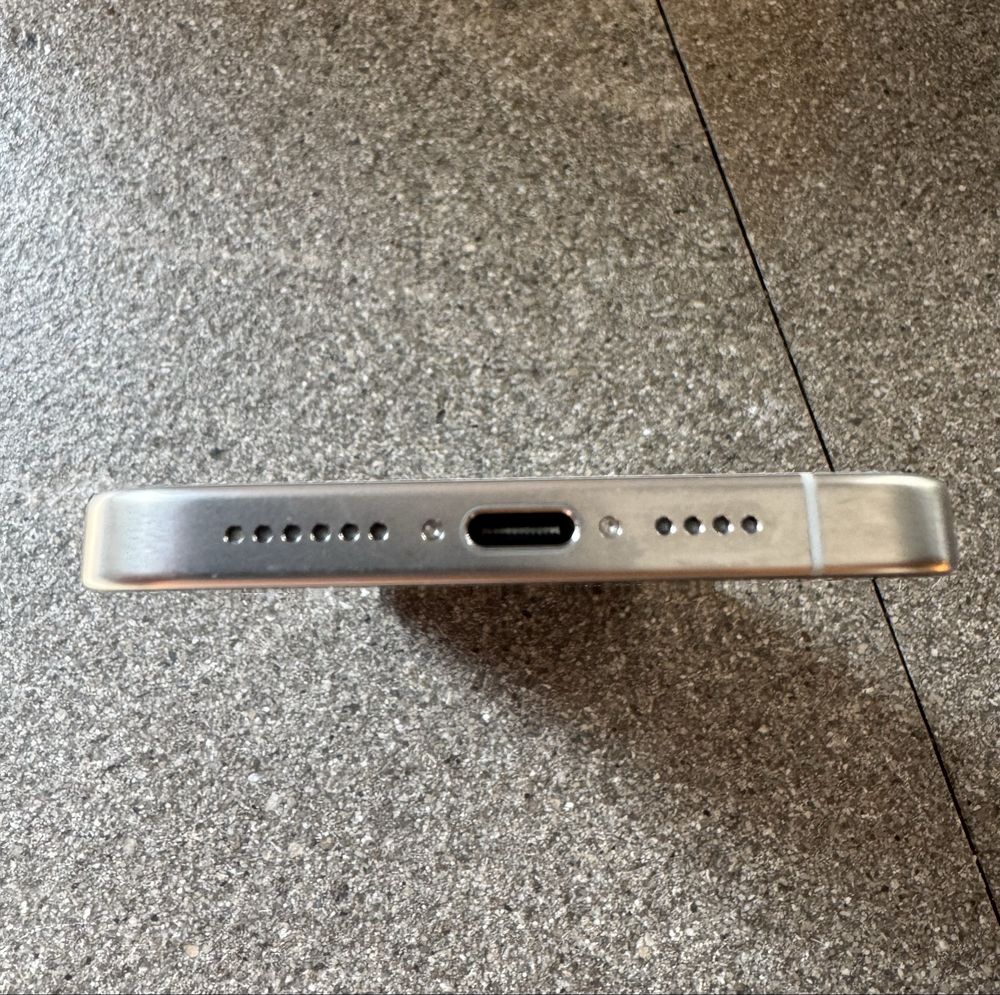 Като Нов! iPhone 15 Pro Max 256GB Silver Esim