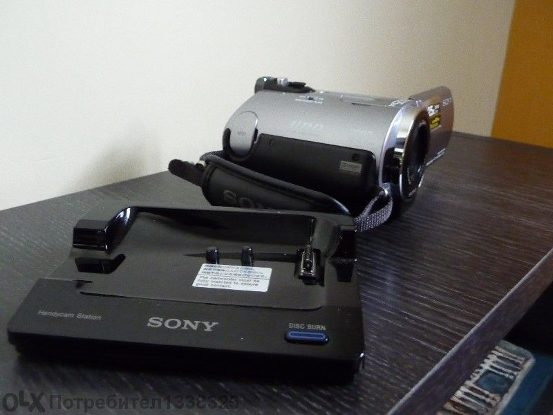 Продавам дигитална камера Sony Dcr-sr82