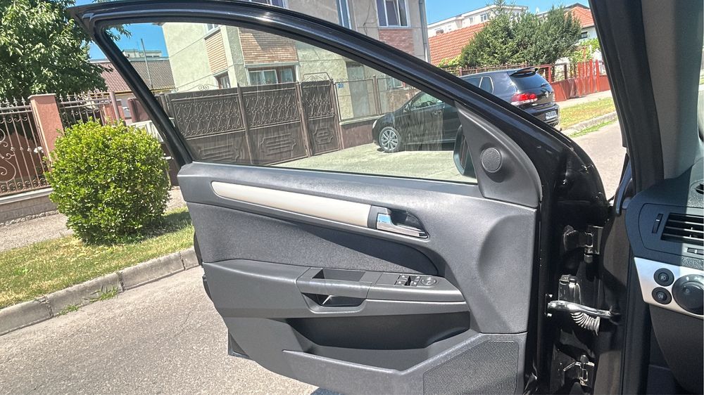 Vand Opel astra H , strare f buna