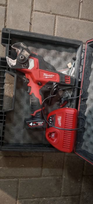Foarfecă milwauke pentru cabluri m12 CC