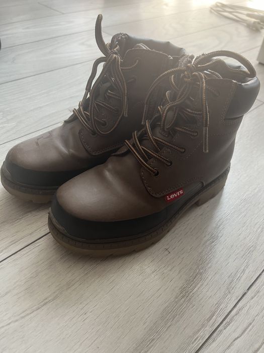 Ghetute Levis, nr 30, 130 lei, 20,5cm