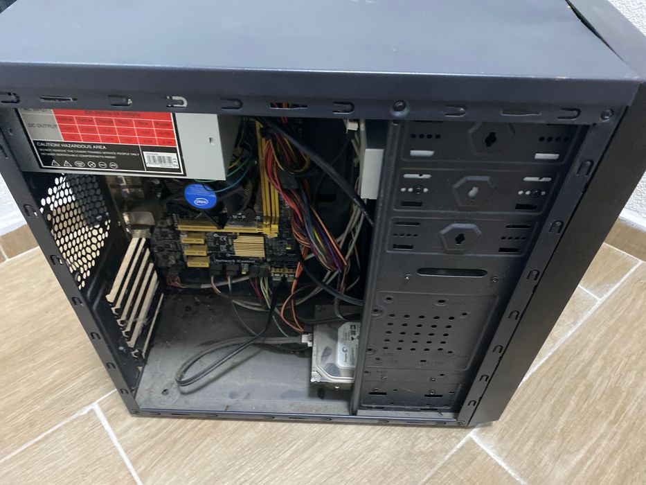 Компютър настолен