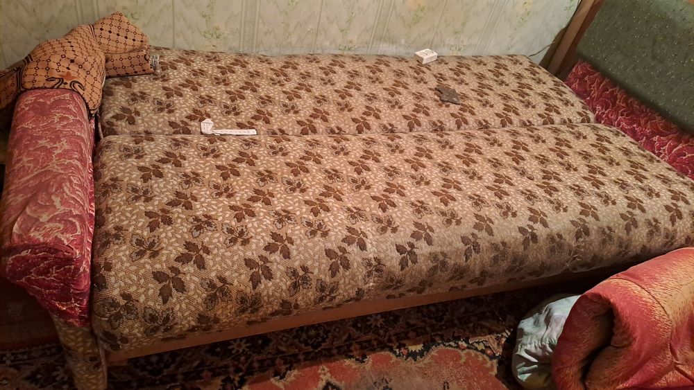 Отдам два дивана и два кресла