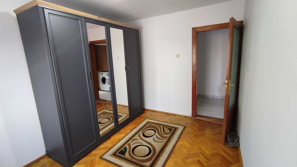 Inchiriez Apartament cu 3 camere pe termen lung