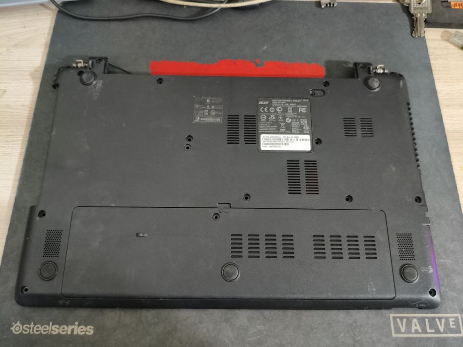 Нижняя часть корпуса Acer E1-570G