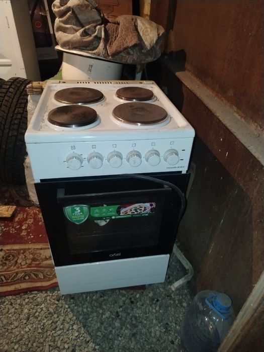 Электроплита,б/у,в хорошем состояние,4х камфорная.