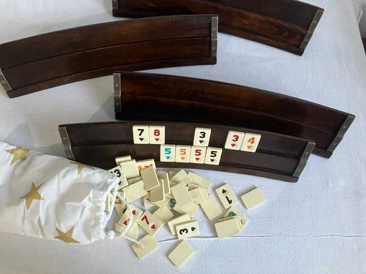 Joc Remi Remy. Table curbate grele din lemn masiv lacuit. NOU