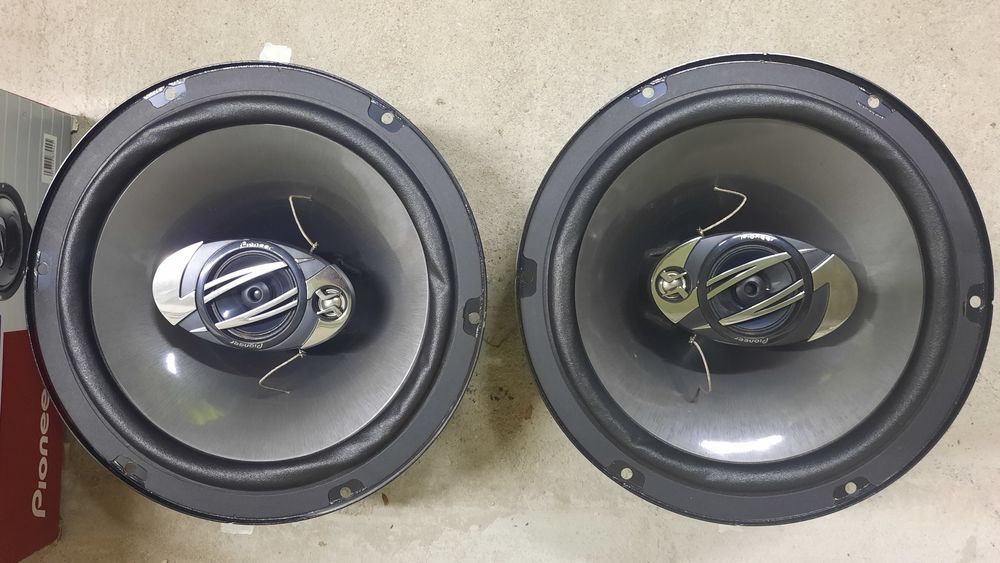 Pioneer TS-A2503i-420 W-25см-тонколони
