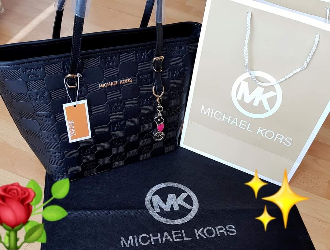 Geanta Michael Kors, super model, logo metalic,saculet, etichetă