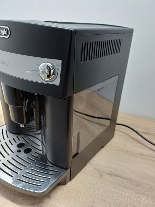Продавам кафемашина DeLonghi Magnifica ESAM3200