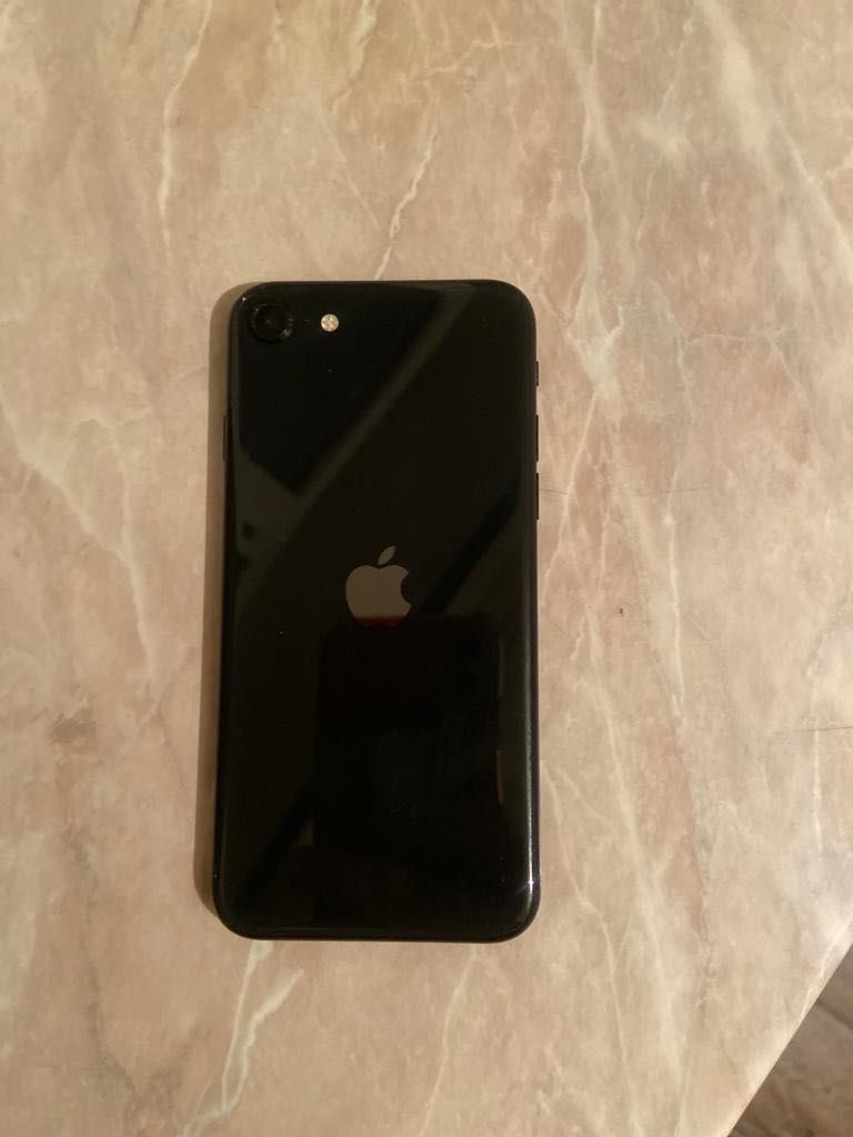 Продам iPhone SE 2020