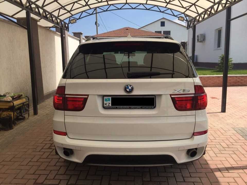 Задний бампер BMW X5 E70 рестайлинг 2011 года