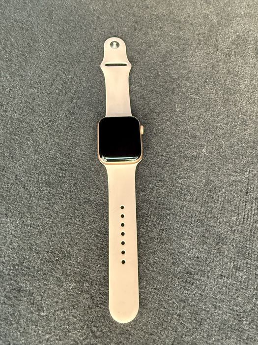 Продам Apple Watch розовые SE 44mm