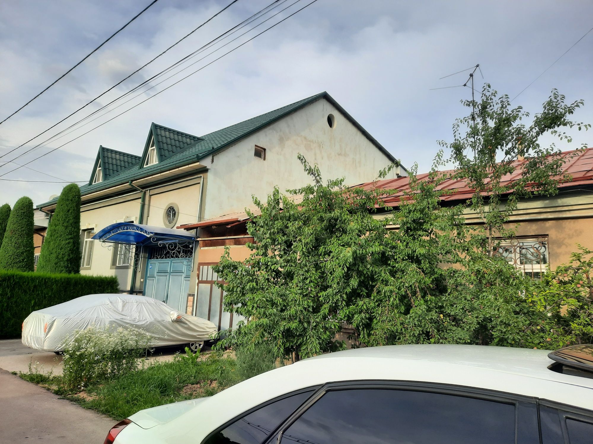 Продаю 4 сот 4 ком Янгиабат