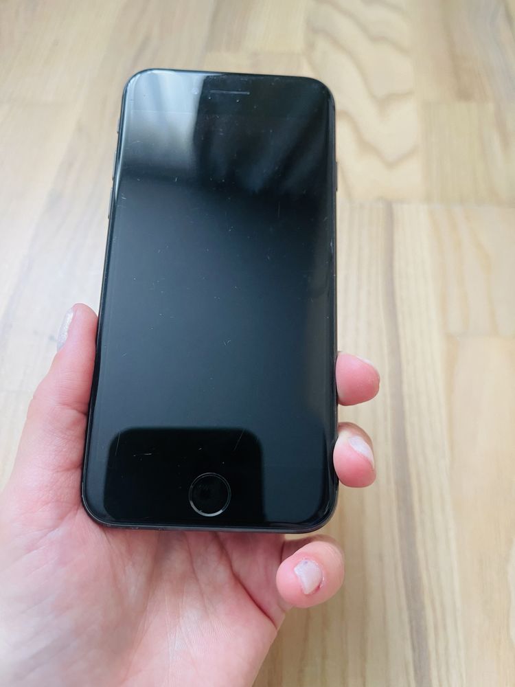 Iphone 8 utilizat, culoare negru