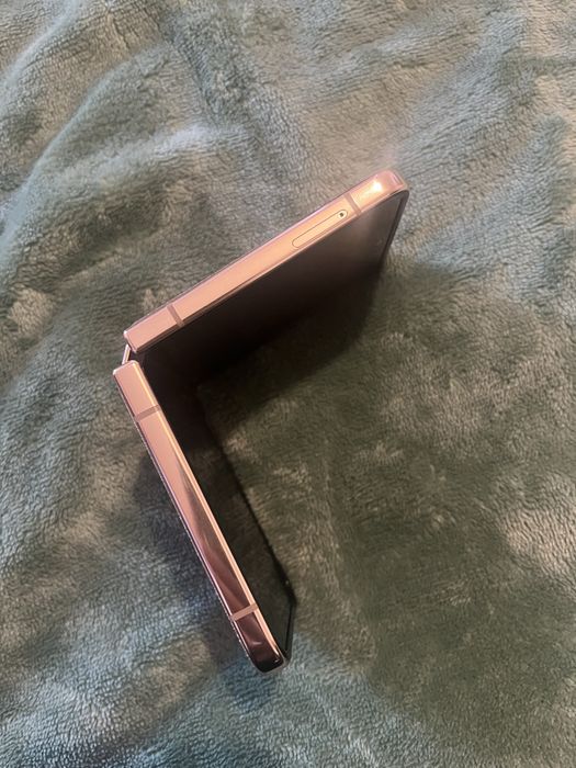 Samsung galaxy Z flip 4