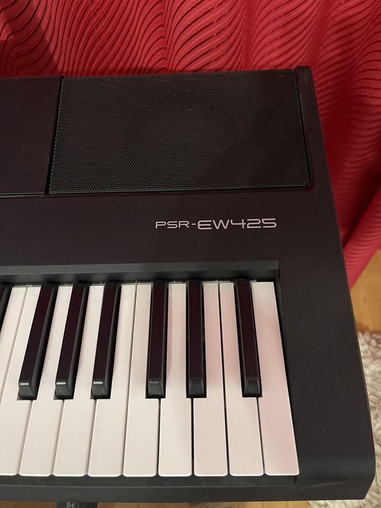 Синтезатор Yamaha PSR-EW425