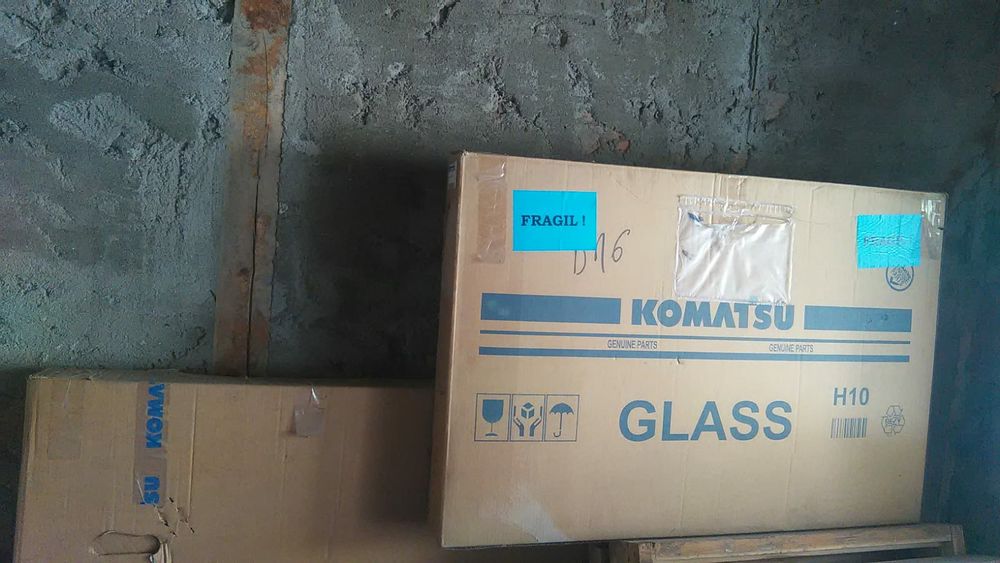 Vând Vizieră buldoexcavator KOMAT'SU