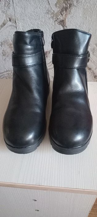 Продам зимние сапоги женские