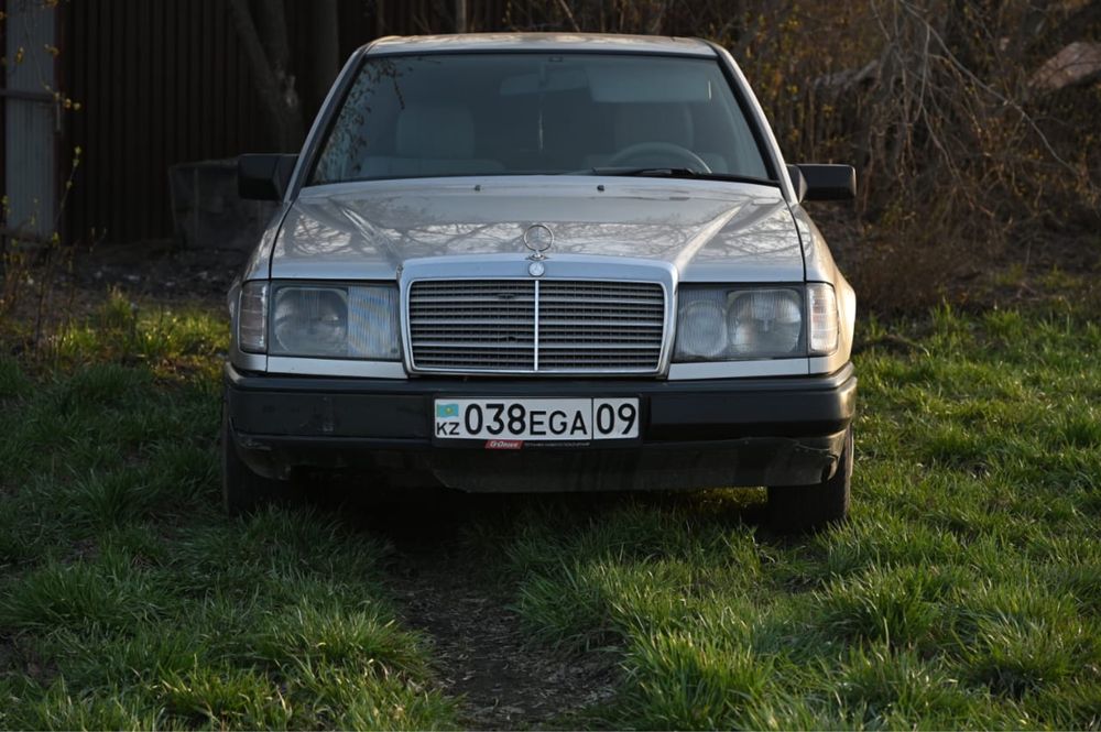 Mercedes-Benz E 230