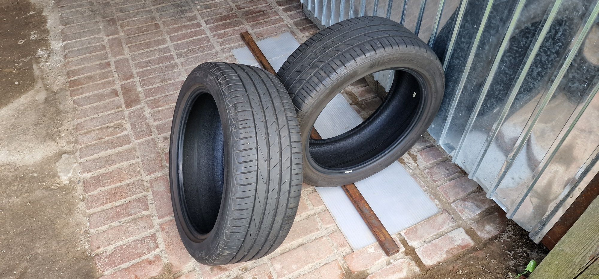 245/45 R19 - 2 anvelope - Hankook - de vara - 6mm+