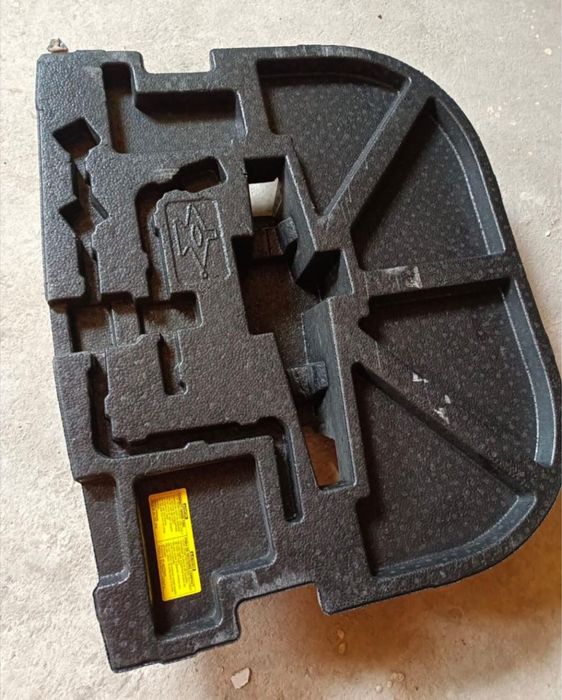 Пенопласт на Камри Запаска