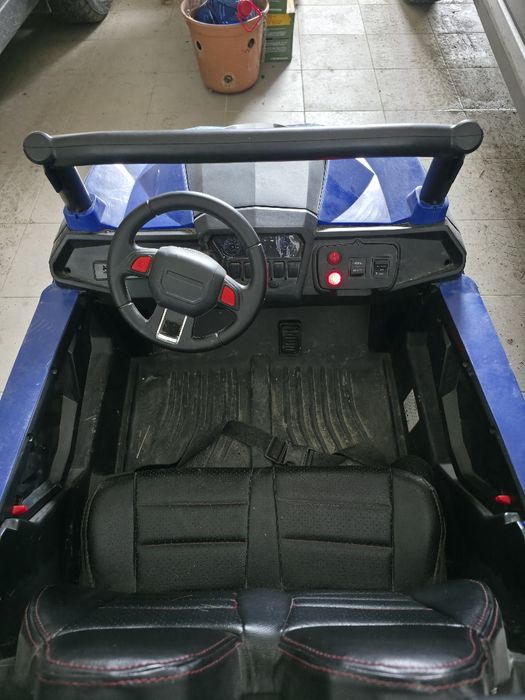 Mașinuță electrică 4×4