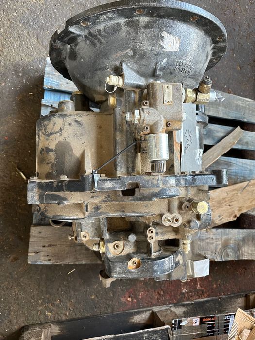 Vând cutie viteza JCB