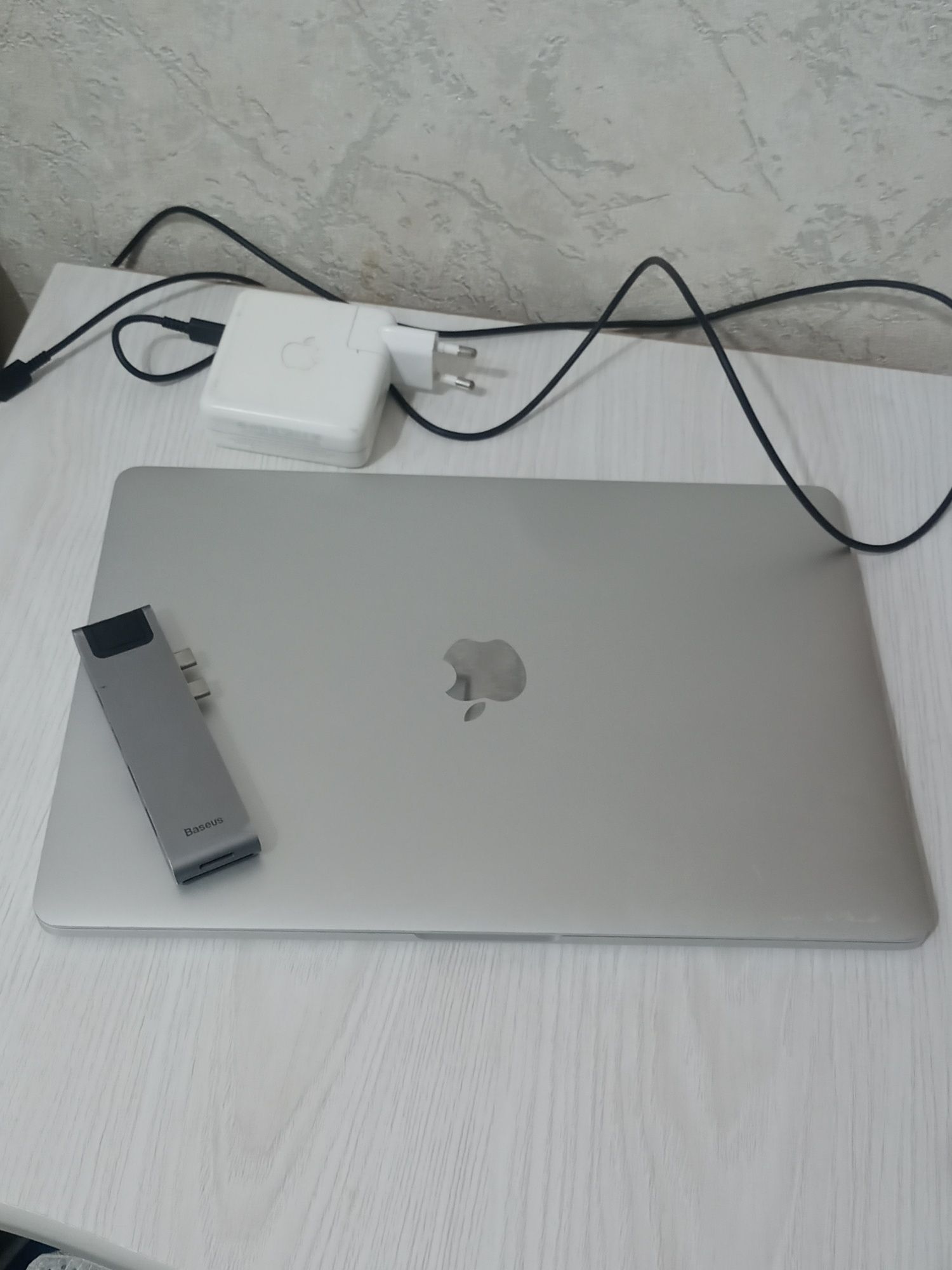 Macbook pro 2017 13 inch 8/256 sotiladi
