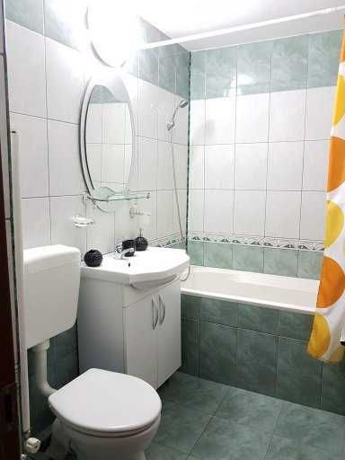 Inchiriez ap 2 cam, decomandat, situat central, zona linistita