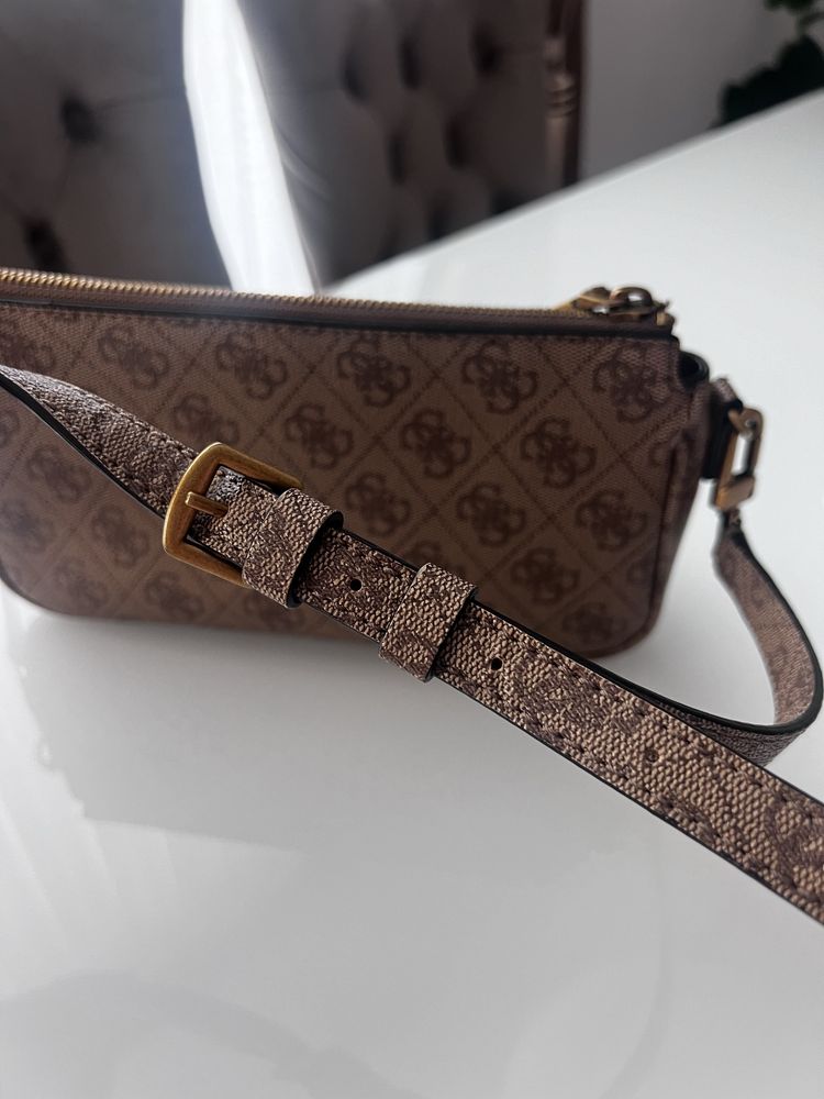 Дамска чанта Guess