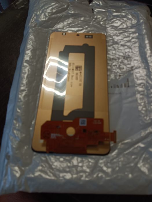 Display telefon nou in cutie