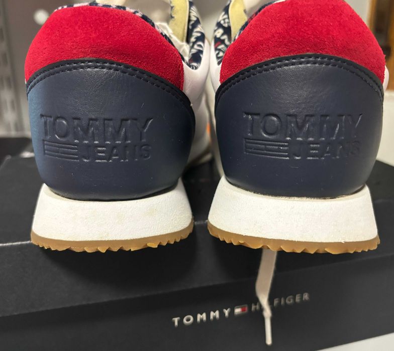 TOMMY HILFIGER -  дамски маратокнки  № 39,5