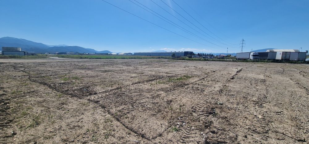 Vând/ Inchiriez   teren lângă piata Stupini,3270 mp ,cu utilitati,pent