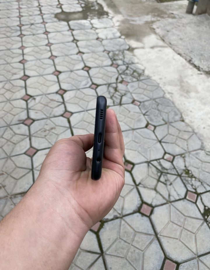 Samsung A12 Xotira 128 talik