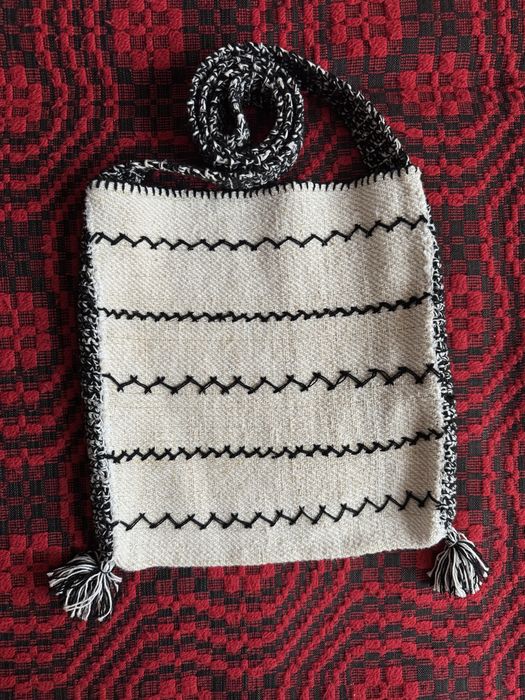 Costum popular autentic femeiesc – Pânză de cânepă, veche 40+ ani