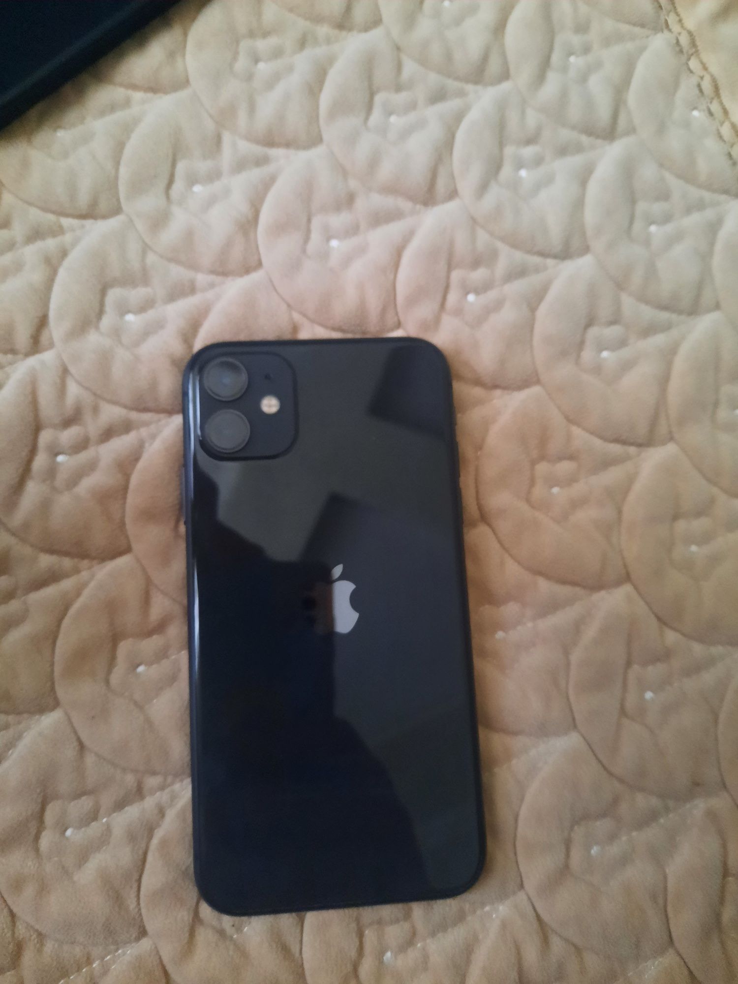 IPhone 11 в хорошем состоянии