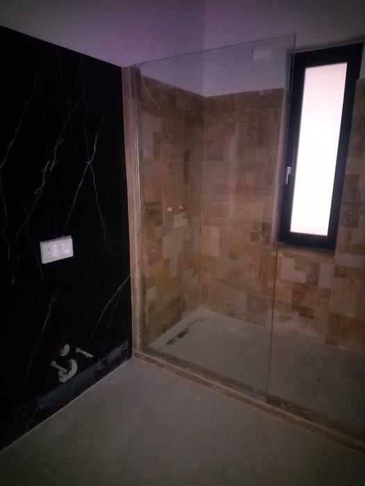 paravan duș din geam securizat.pereti despartitori pentru birouri