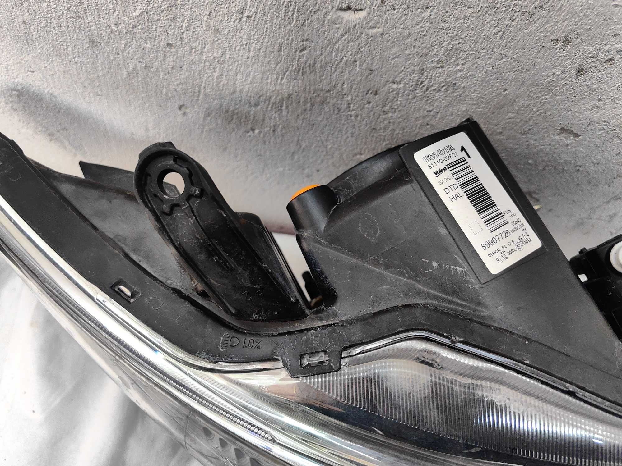 Оригинален фар Тойота Аурис  Toyota Auris Led