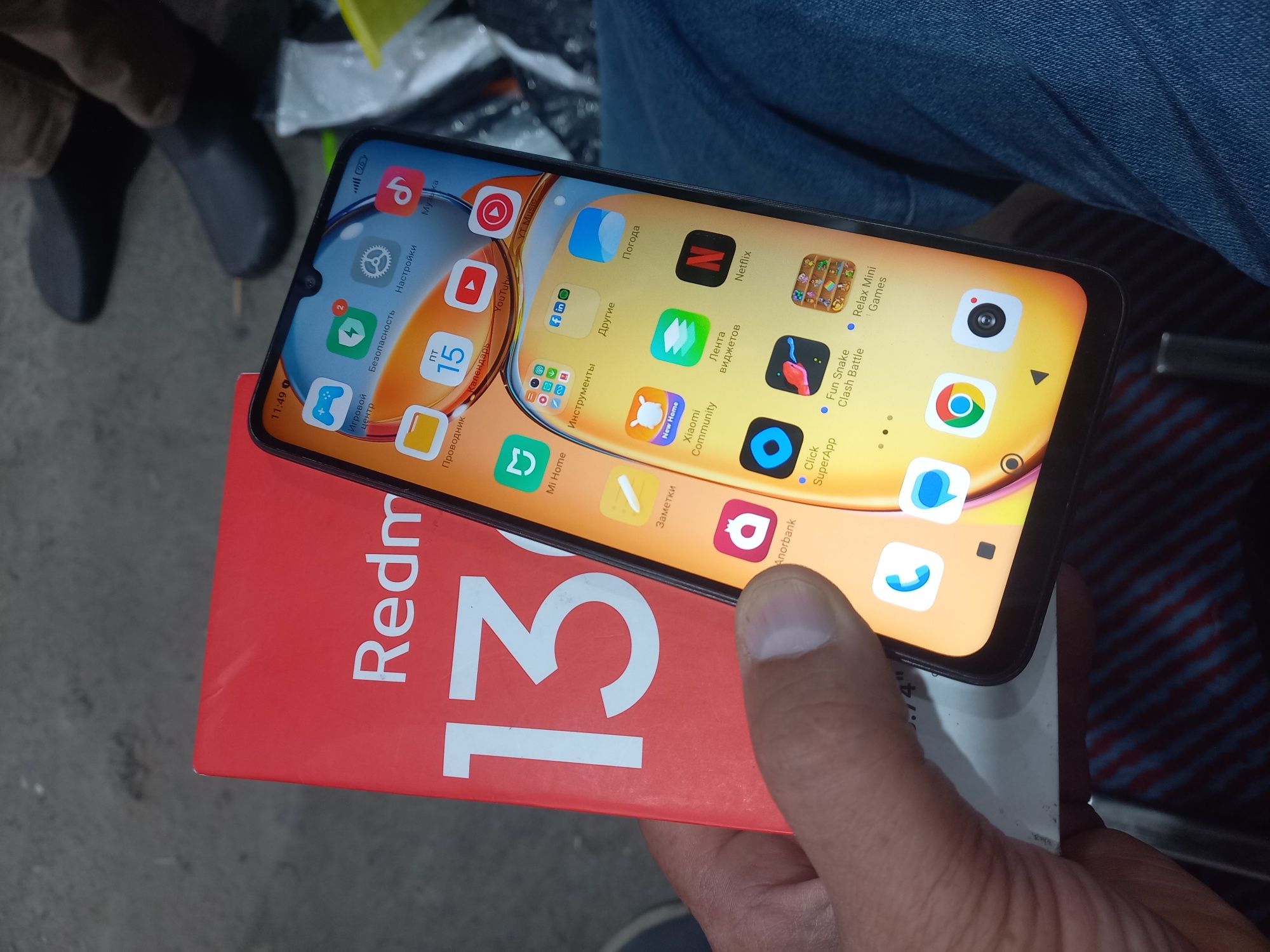 Redmi 13C holati ideal tiniq 128GB hotira 2 sim karta imeyka bo'gan.