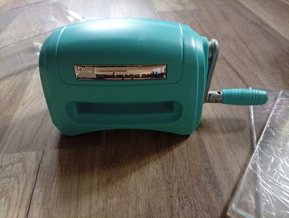 Машинка за изрязване и релеф