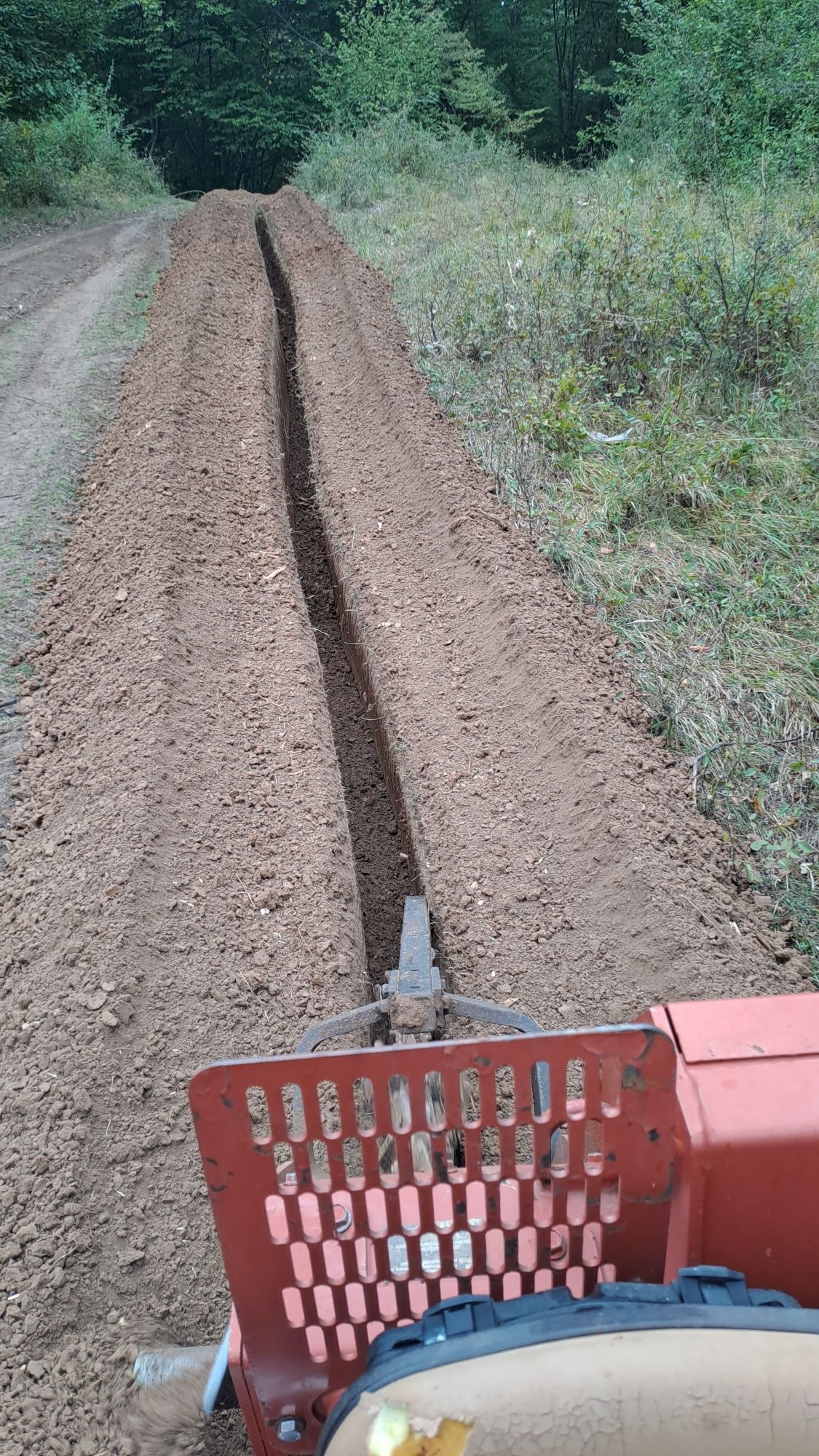 Vand sau schimb cu autoturism.trencher