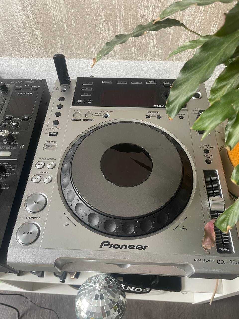 DJ Pioneer CDJ 850 Pioneer DJM700