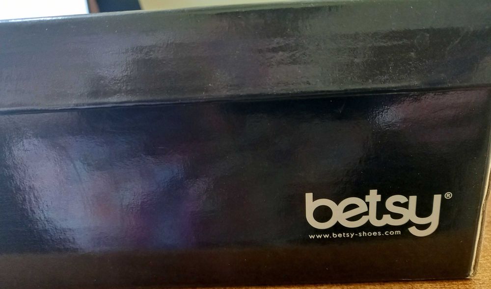 Нови Обувки Betsy