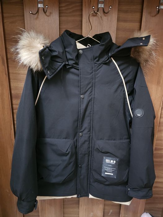 Продам тёплую зимнюю куртку на мальчика 9-11 лет, в идеальном состояни